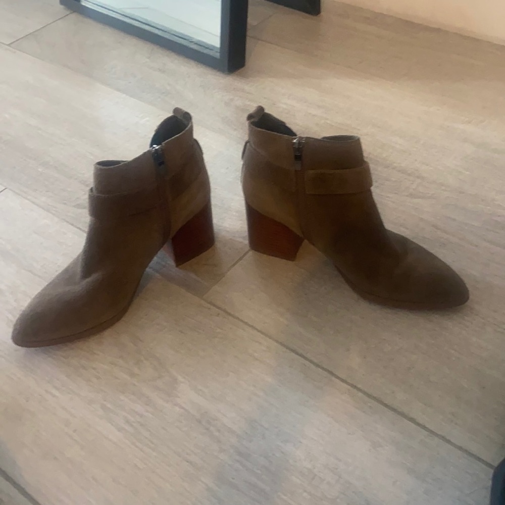 Womens Marc Fisher boots size 8